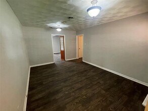108 Brookwood Dr in Richardson, TX - Foto de edificio - Building Photo