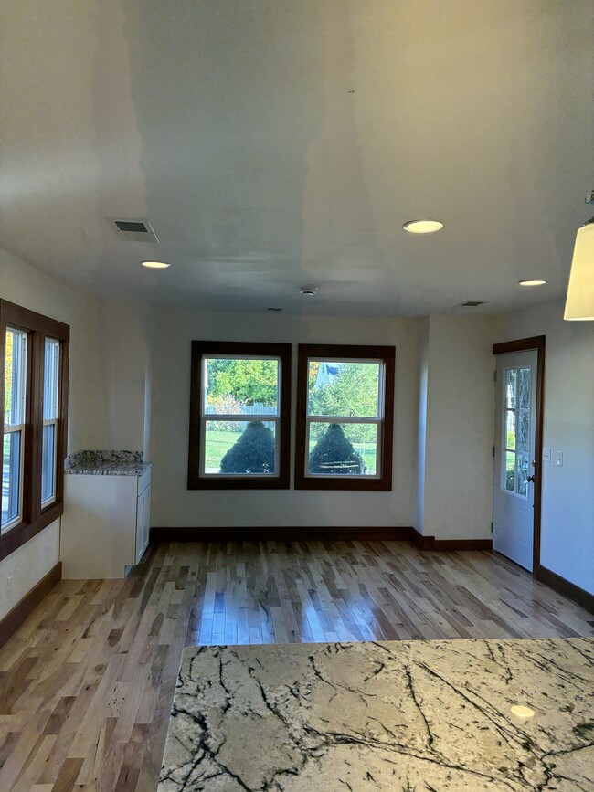 875 W Oak St in Zionsville, IN - Foto de edificio - Building Photo