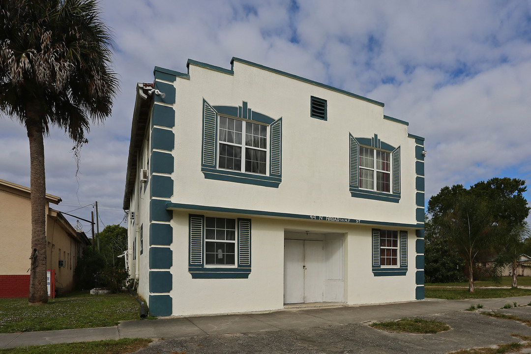 94 N Broadway St in Fellsmere, FL - Building Photo