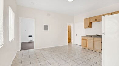 3110 Walton Ave in Los Angeles, CA - Building Photo - Building Photo