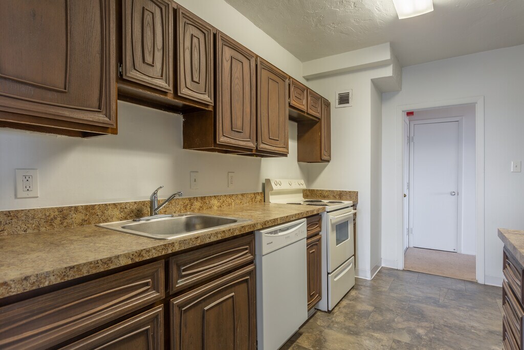 Fir Hill Towers Akron, OH Apartments