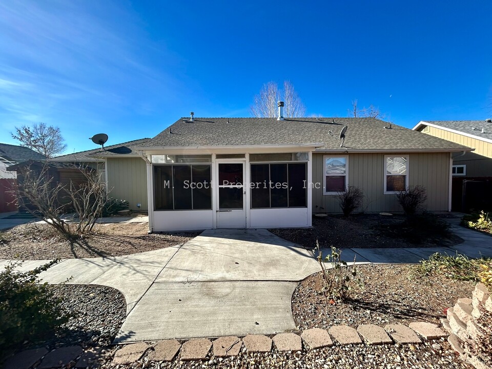 1316 Penn Ln in Gardnerville, NV - Building Photo