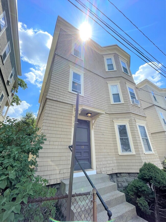 15 Belmont Sq, Unit 1 in Somerville, MA - Building Photo - Building Photo