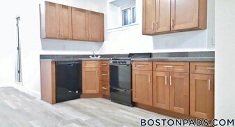 1375 Commonwealth Ave in Boston, MA - Building Photo
