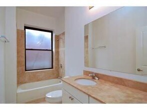 4715 N Sheridan Rd in Chicago, IL - Building Photo - Building Photo