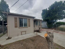 10709 Pippin St in Oakland, CA - Building Photo