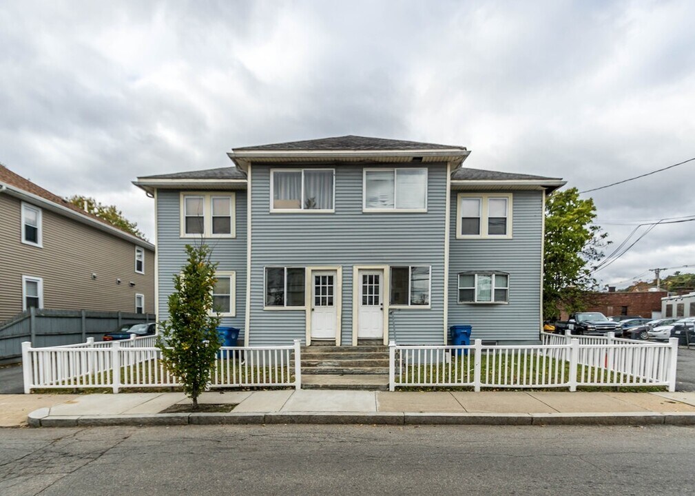 44 Eddy St, Unit 1 in Waltham, MA - Building Photo
