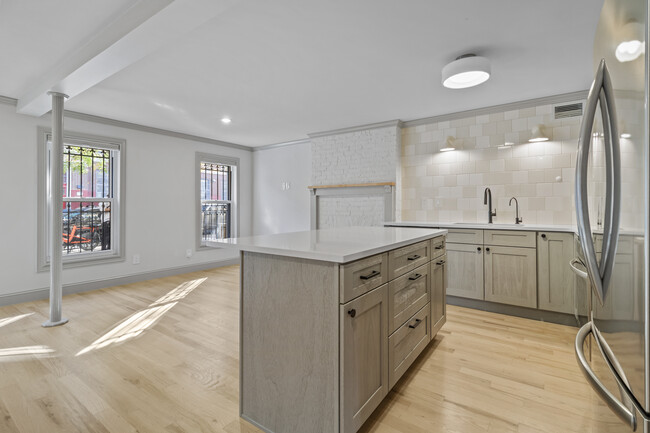 347 Kosciuszko Street, Unit Apt. 1 in Brooklyn, NY - Building Photo - Building Photo