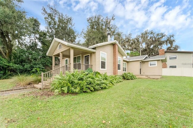 17401 1st St in Montverde, FL - Foto de edificio - Building Photo