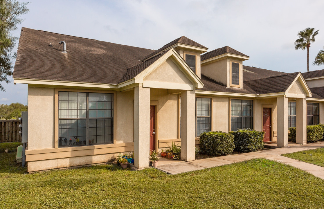 Rosemont of El Dorado in Brownsville, TX - Building Photo