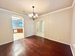 545 Triple Crown Dr in Schertz, TX - Foto de edificio - Building Photo