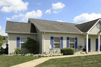 Walden Apartments in Wellington, OH - Foto de edificio - Building Photo