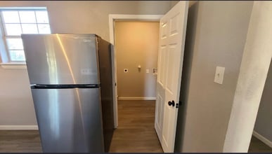 205 E M.L.K. Jr Blvd in Taylor, TX - Foto de edificio - Building Photo