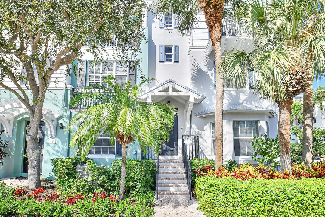 536 S mallory Cir in Delray Beach, FL - Building Photo