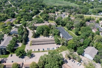 Barbary Knoll Apartments in Chaska, MN - Foto de edificio - Building Photo