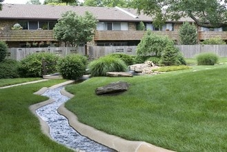 Kenilworth Apartments in Prairie Village, KS - Foto de edificio - Building Photo