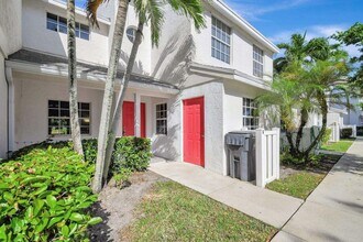 12574 Westhampton Cir in Wellington, FL - Building Photo - Building Photo