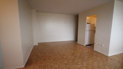 Westdale Apartments in Mississauga, ON - Building Photo - Building Photo