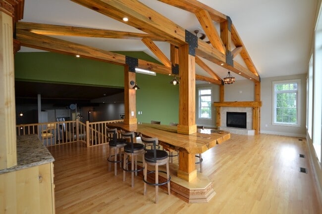 The Overlook - 246 East Main St in Midland, MI - Building Photo - Building Photo