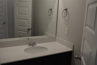 11816 E Gate Dr in Willis, TX - Building Photo - Building Photo