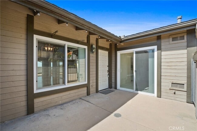 2175 Pacific Ave, Unit C3 in Costa Mesa, CA - Building Photo - Building Photo