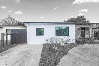 161 SW 52nd Ct in Coral Gables, FL - Building Photo - Building Photo