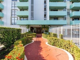 1825 W 44th Pl in Hialeah, FL - Building Photo