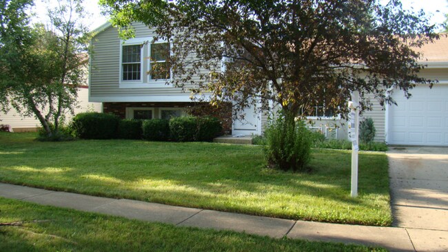 property at 30W171 Foxboro Ct