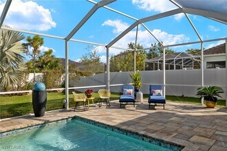 17 Willoughby Dr in Naples, FL - Foto de edificio - Building Photo
