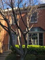 2281 Idylwood Station Ln in Falls Church, VA - Building Photo