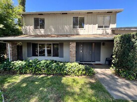 413 Del Oro Ave in Davis, CA - Building Photo