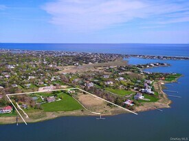 4 Sandacres Rd in Quogue, NY - Building Photo