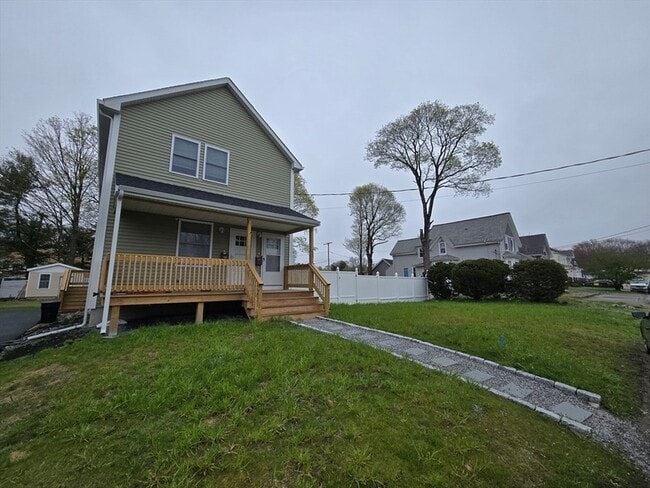 37 Rose Glen St, Unit 2 in Stoughton, MA - Building Photo - Building Photo