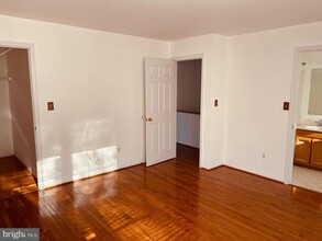 1829 Wigglesworth Way in Woodbridge, VA - Foto de edificio - Building Photo