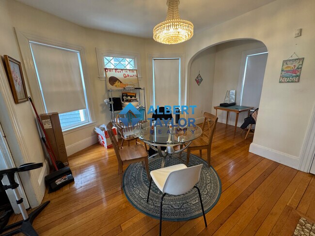 1 Woodstock Ave, Unit 1