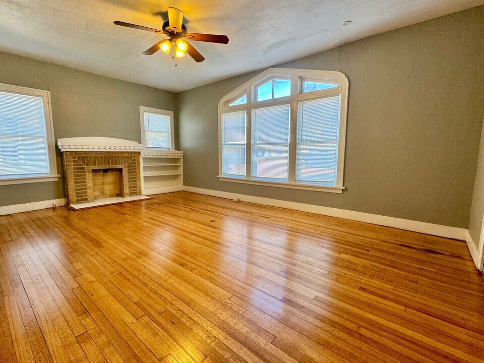 2105 14th St-Unit -1 in Lubbock, TX - Building Photo