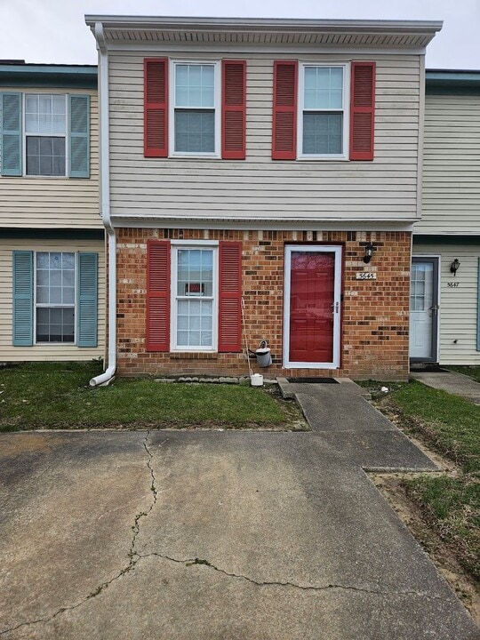 5645 Gregory Ct in Portsmouth, VA - Building Photo