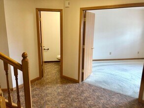 2090 Parklawn Dr in Lewis Center, OH - Foto de edificio - Building Photo