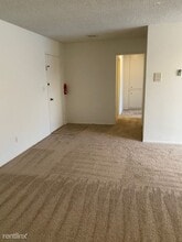 5858 S Pacific Coast Hwy in Redondo Beach, CA - Building Photo - Building Photo
