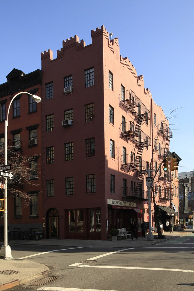 233 W Fourth St in New York, NY - Building Photo - Building Photo
