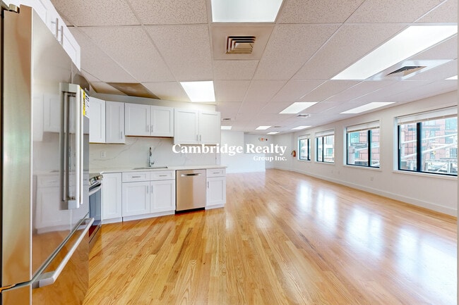 1034 Cambridge St, Unit T in Cambridge, MA - Building Photo - Building Photo