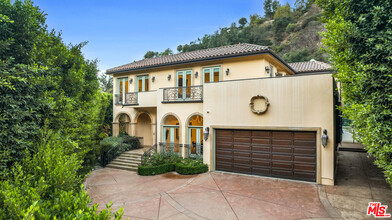 1447 San Ysidro Dr in Beverly Hills, CA - Building Photo - Building Photo