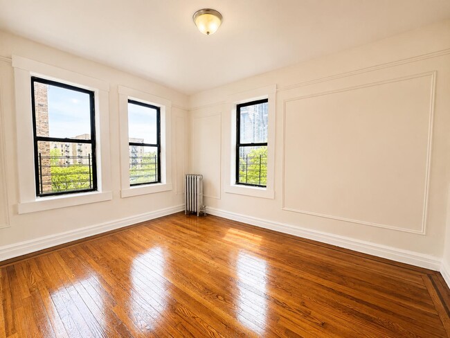 2507 Cruger Ave, Unit 32S