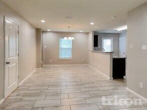 6115 Southern Vis, Unit 601 in San Antonio, TX - Building Photo - Building Photo