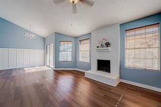 14018 Blue Falls Dr in Sugar Land, TX - Building Photo - Building Photo