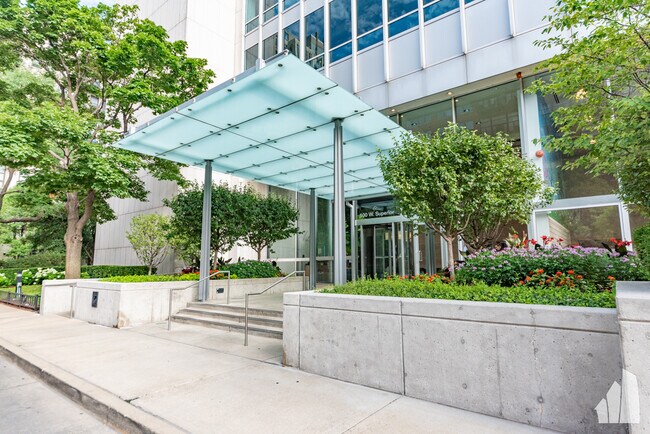 500 W Superior St in Chicago, IL - Building Photo - Building Photo