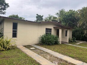 13845 NW 5th Ave in North Miami, FL - Building Photo - Building Photo