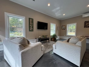 13 Rockaway Rd in Falmouth, ME - Foto de edificio - Building Photo