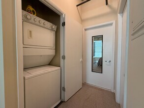 1300 N St NW, Unit 318 in Washington, DC - Foto de edificio - Building Photo