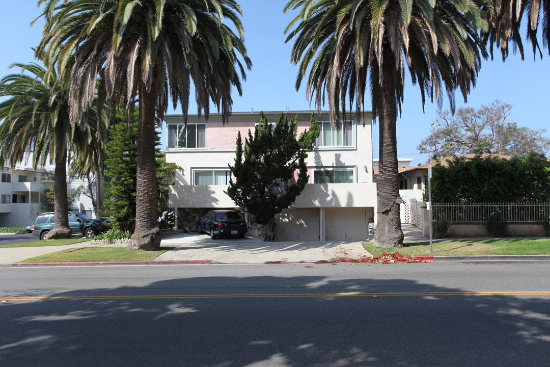 1025 Idaho Ave in Santa Monica, CA - Building Photo